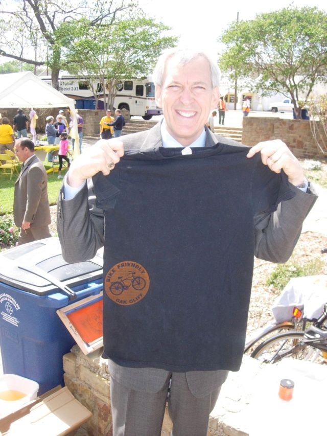 Mayor Leppert showing off his new duds